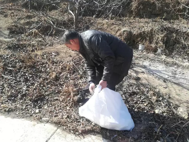 滋润诗根长爱土 文采斐然笔生花—记农民诗人吕庆荣行走在大山深处