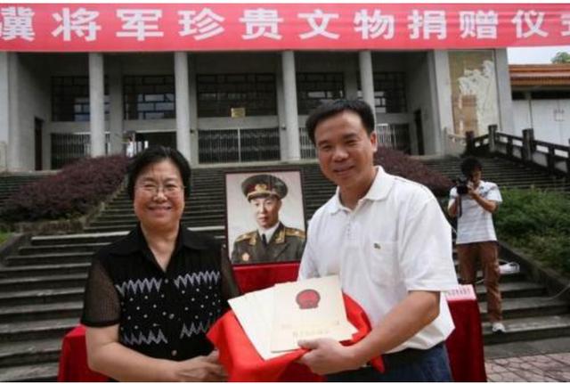孙克骥家是个书香世家,祖辈几代都喜欢收藏字画,晚年时,他作出一个