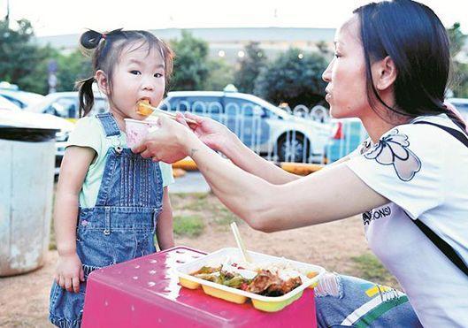 育儿趣乐园■儿科医生：3种早餐最伤娃脾胃，很多家长还不知，让娃积食体质差