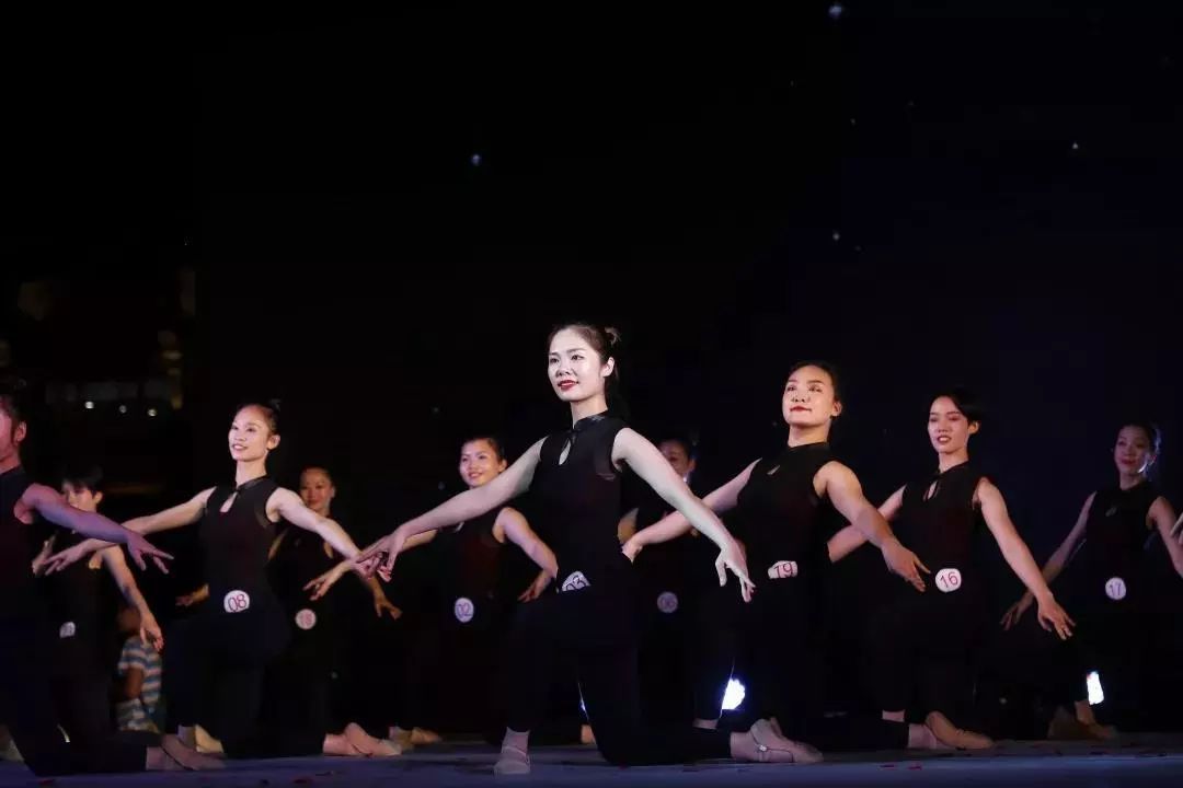 干就完了动感舞蹈完整版 569ec875473b4ed78d35c6637bb68765.jpeg