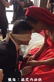 搞笑gif趣图 新郎:这手感,这胸肌,一定是我媳妇了不会有错的