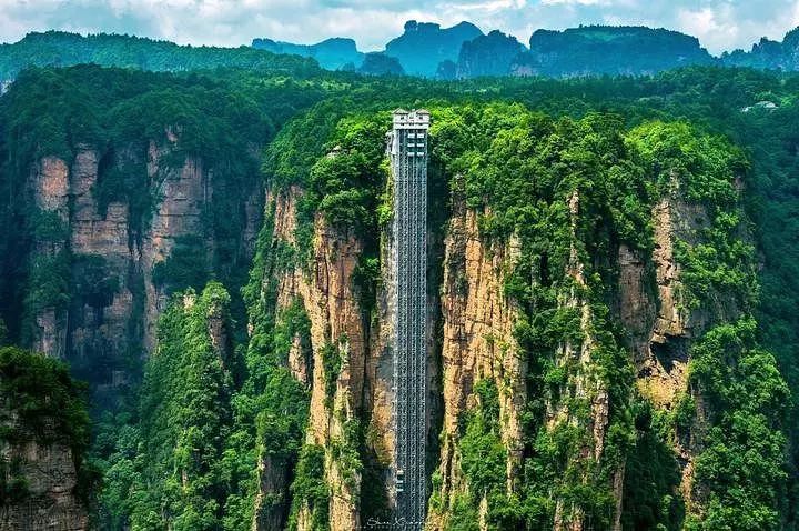 张家界森林公园 袁家界 天门山 芙蓉镇 土司城 凤凰古城 美食豪华直航