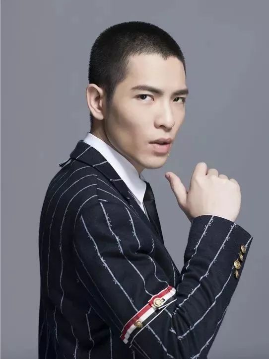 风格与发型:易烊千玺王源陈伟霆,谁更适合男士平头?