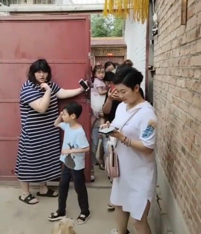 大衣哥家的闺女 a431284f81b84bb391edc462de8fd593.jpeg