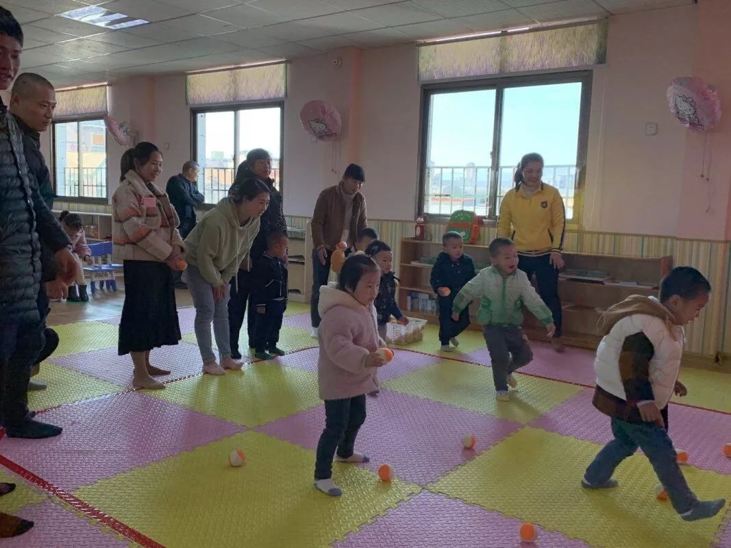 早期教育,快乐陪伴— —莲峰镇金宝贝幼儿园开展早教亲子活动