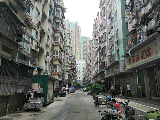 深圳向西村:外地人眼里的"娱乐村",让我离开的还是房东