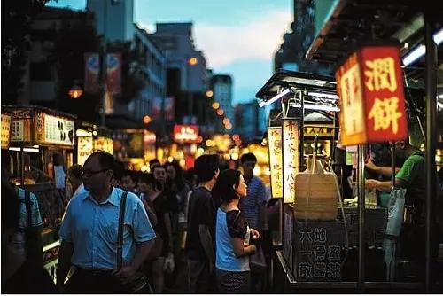 汉中市民反映夜市摊位费上涨,城管暂取消涨价!_望江路