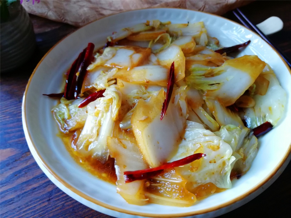 酸辣白菜的做法简单好吃 2e7f4452064f4c93871fe83cf4bc8fc8.jpeg