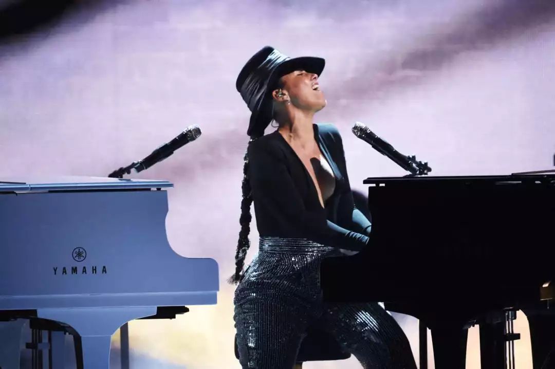 格莱美宠儿alicia keys,双子钢琴表演惊艳四座