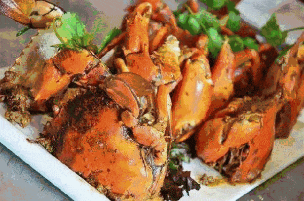 预订宴席就送好礼,礼品让您全部带回家 预订宴席菜品每桌300元起优惠