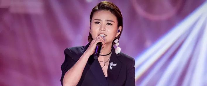 女韩磊与真韩磊同台飙歌 她一开口全场欢呼~