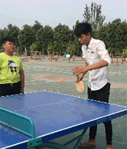 搞笑GIF:小伙子，我觉得乒乓球不适合你_老公
