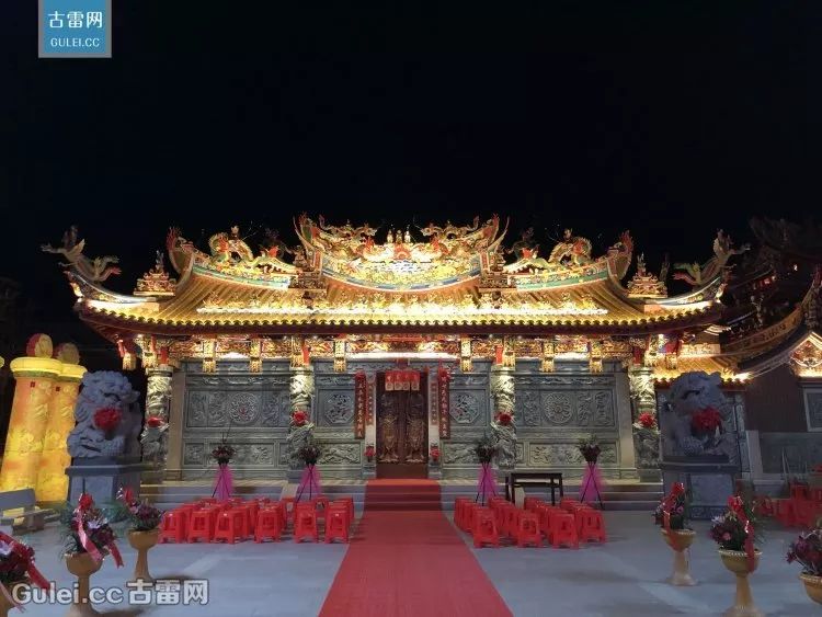 今天晚上还有歌舞表演火热来袭