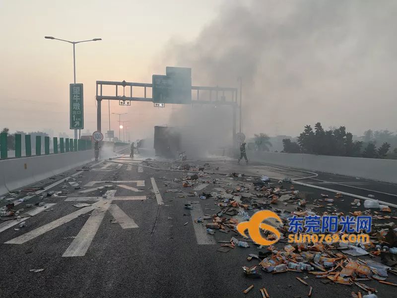 麻涌至望牛墩路段 发生两辆货车碰撞的交通事故 东莞交警部门接报后