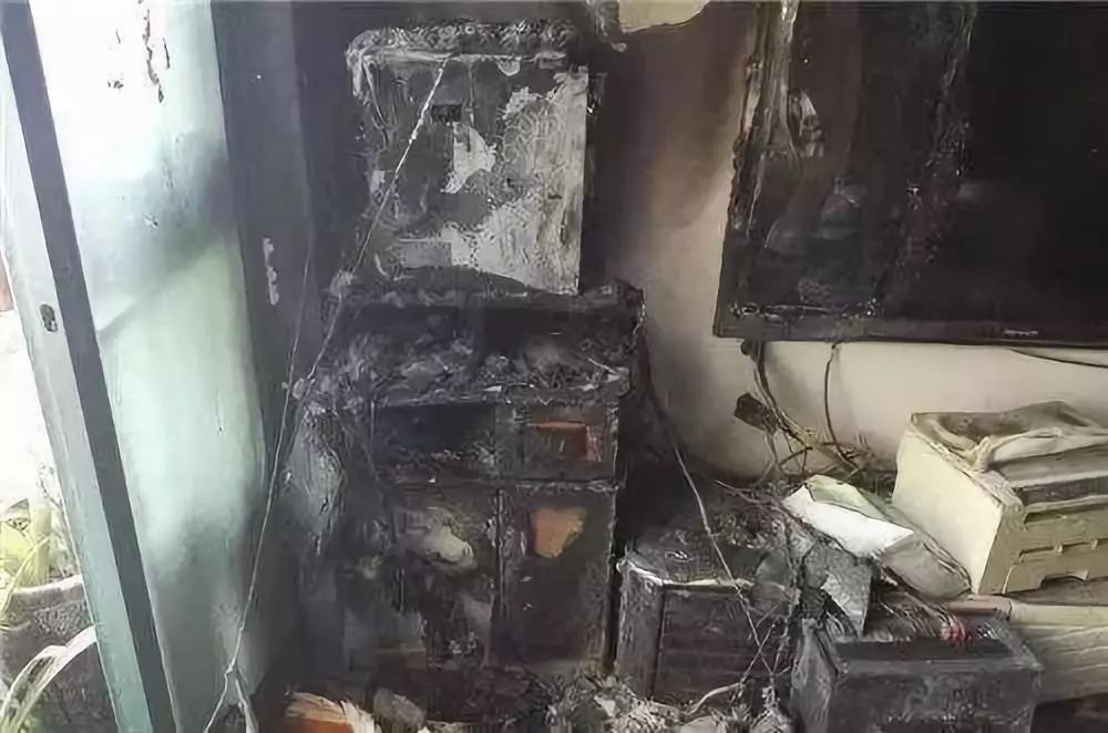 男孩家中意外引爆炸，网友误以为楼震