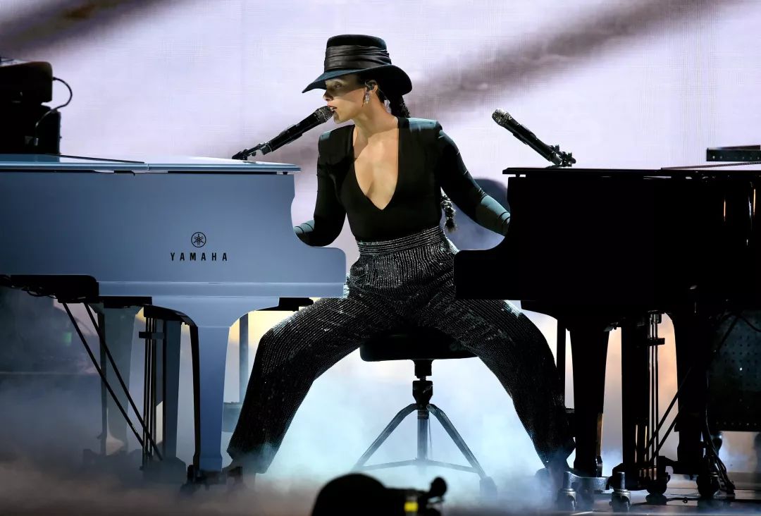 格莱美宠儿alicia keys,双子钢琴表演惊艳四座