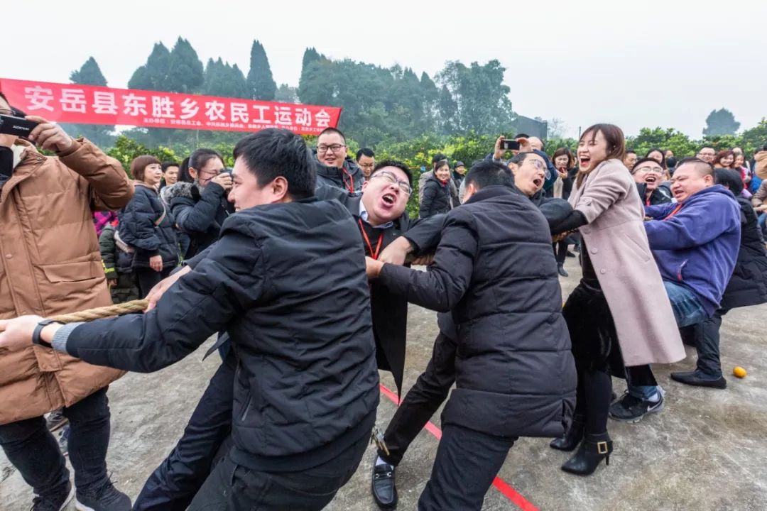 安岳东胜乡第二届品果节现场人山人海来感受下