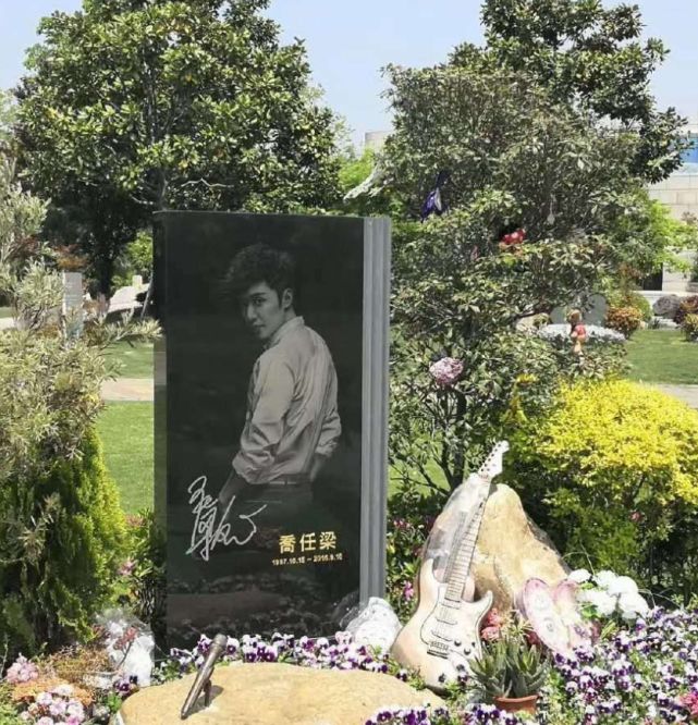 乔任梁,姚贝娜,李小龙墓地一尘不染,而他去世15年至今没有安葬