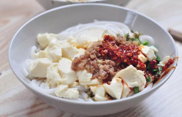 王米线是什么 f0eef5f2629f4791b4343cf7db46cd3a.jpeg