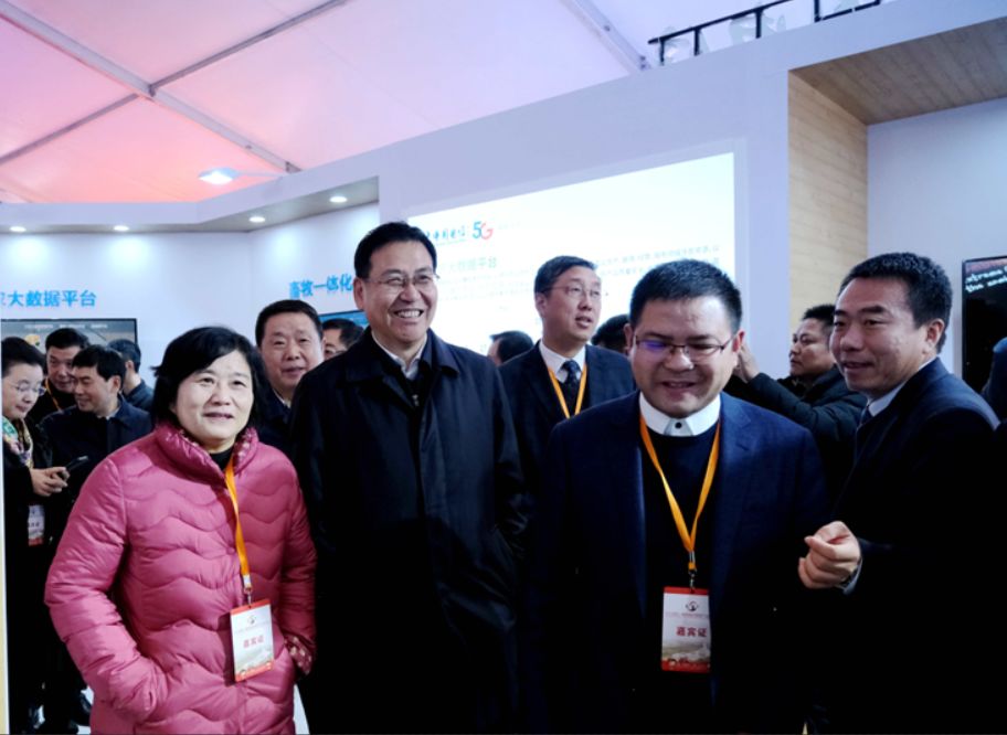 韩铁流 摄省政协副主席王红玲(左一,省委农办主任,省农业农村厅厅长