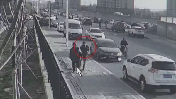 碰瓷被警察发现 fe57e5ac03f04e89b652701b5c2ecbdd.jpeg