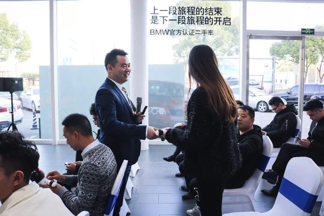 每一位客户听得都很认真,积极的参与互动问答