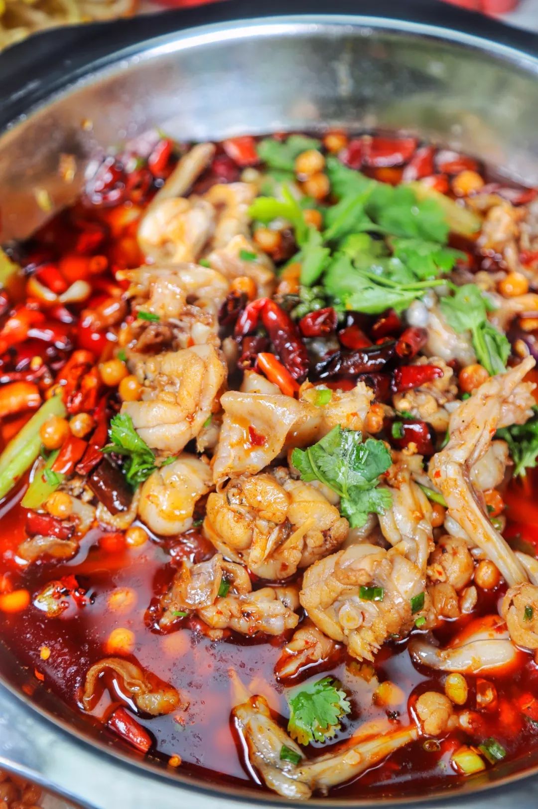 牛蛙|满屏都是腿！腿！腿！人均15+！这家15年的正宗四川干锅牛蛙吃到撑！蛙肉Q嫩弹牙