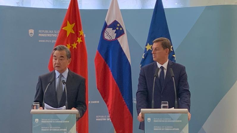 中美两国的经济总量如果加在一起 相当于