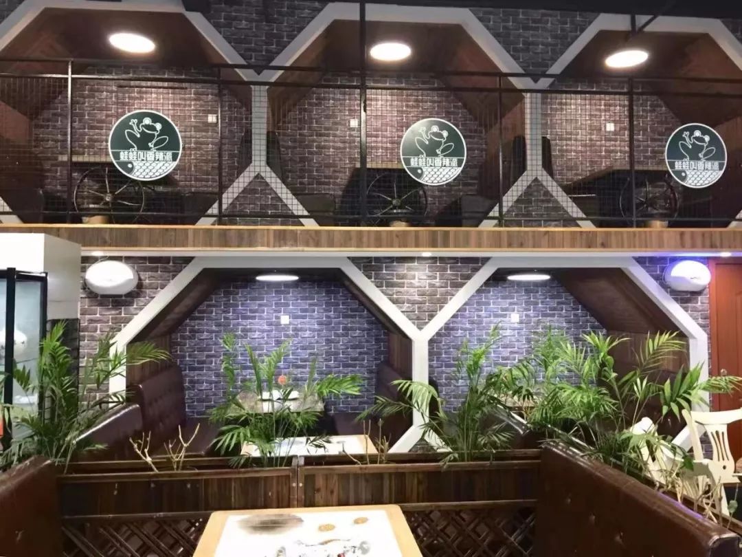 牛蛙|满屏都是腿！腿！腿！人均15+！这家15年的正宗四川干锅牛蛙吃到撑！蛙肉Q嫩弹牙