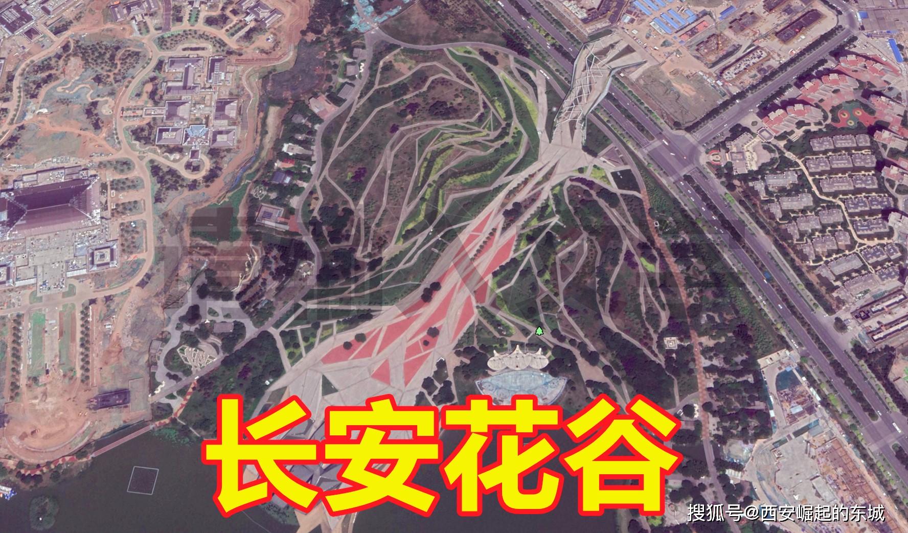 文中的回复非常的清晰:陕西历史博物馆新馆位于西安世博园中长安花谷