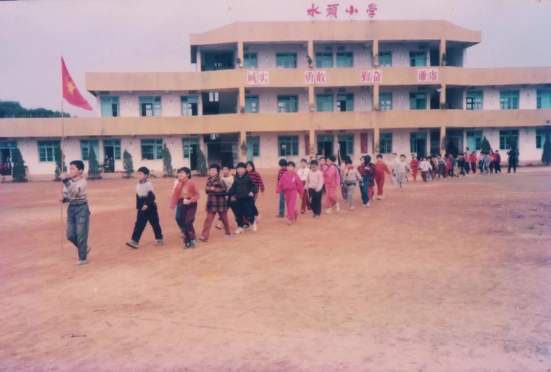 1991年8月,经晋江县教育局批准水头小学正式挂牌设校2002年扩建后的旧