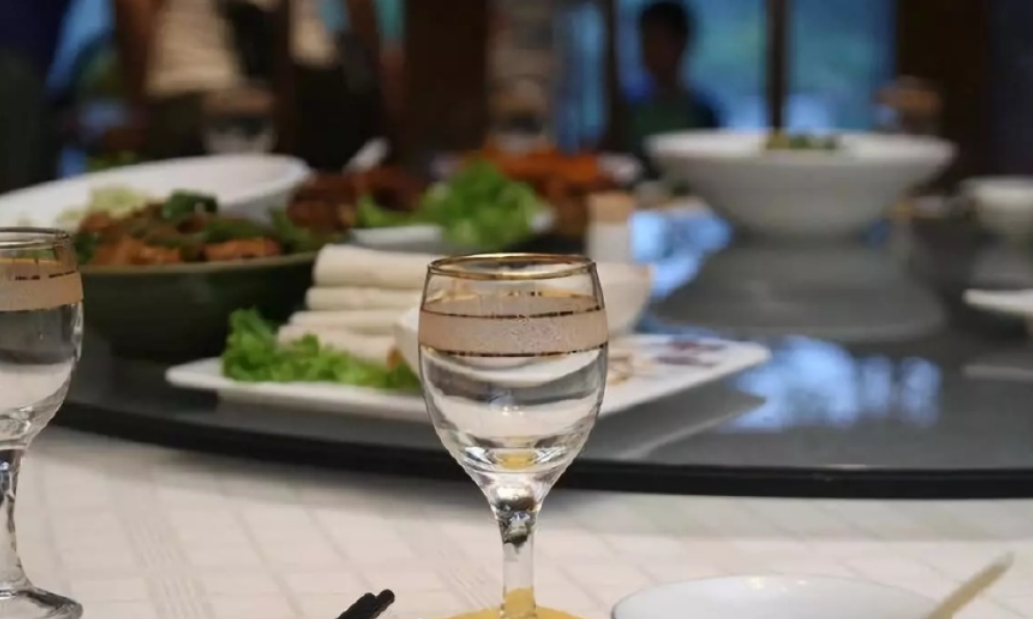 喝多少酒才不过量 9c6c6cfd701a4debaa4de8b05312b43e.png