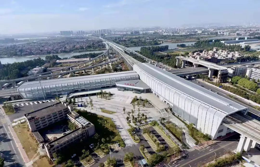 其中厚街站,虎门北站,虎门东站,深圳机场北站,深圳机场站为地下站