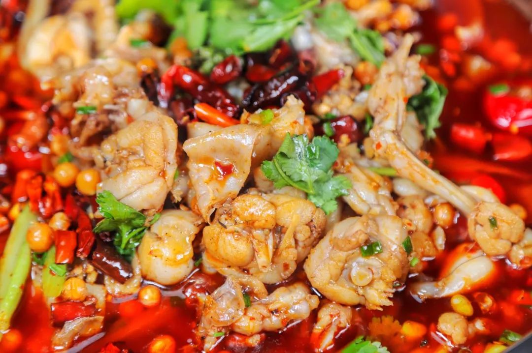 牛蛙|满屏都是腿！腿！腿！人均15+！这家15年的正宗四川干锅牛蛙吃到撑！蛙肉Q嫩弹牙