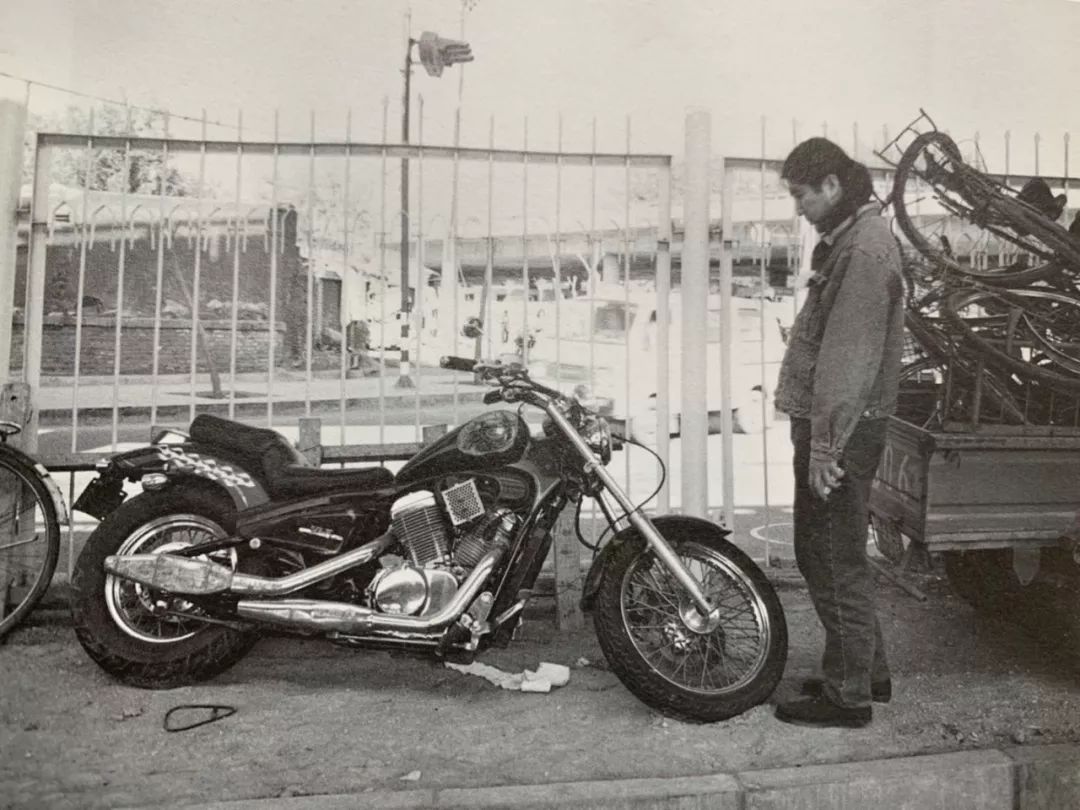 1995年5月11日,张炬在驾驶摩托车时遭遇车祸,距离他25岁生日仅有6天.