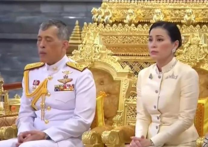 泰国国王简介图片 e6f7518745924f39bcc272d9a5b09304.jpeg