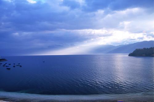 当代陶渊明李子柒，与抚仙湖是绝配