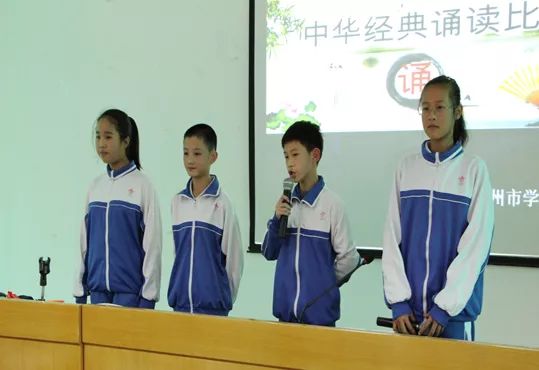 18,梅州市梅江区嘉应中学 白色的上衣给人一种 整洁认真的态度 校服