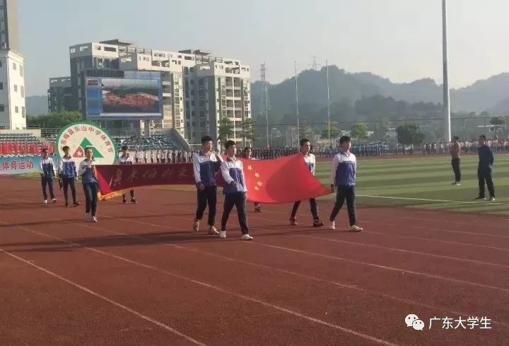 这20个梅州学校校服最好看!有你的学校吗?_广东