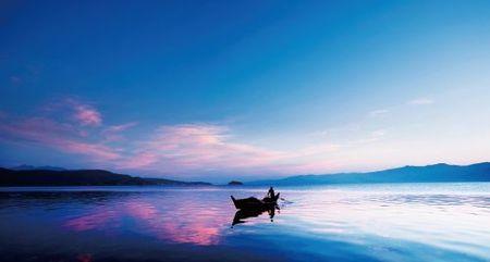 当代陶渊明李子柒，与抚仙湖是绝配