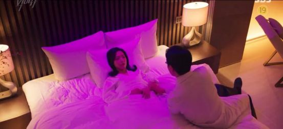 清纯女星沦为权贵「玩物」，又一部生猛揭丑剧！