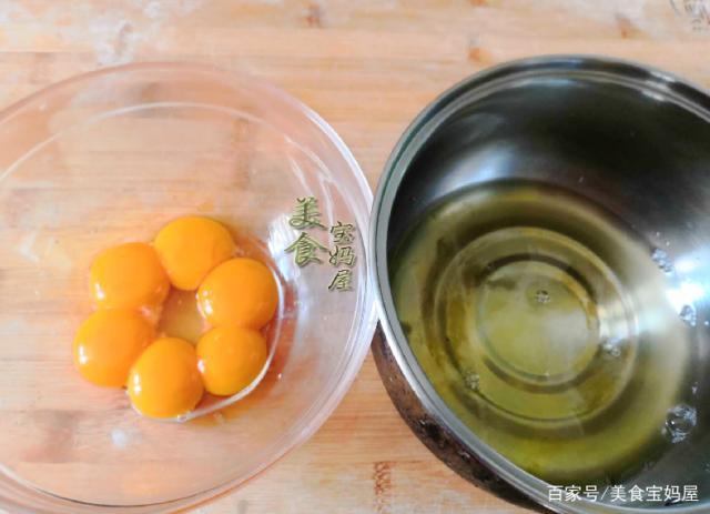 如何快速分离蛋黄和蛋清 a777fa0d17d642118ff02f634675907d.jpeg