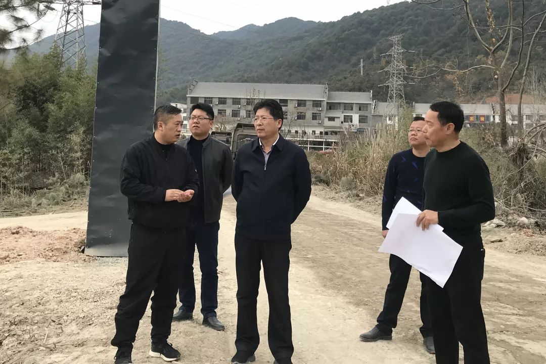 弋阳县委书记谢柏清调研企业和城建重点项目建设