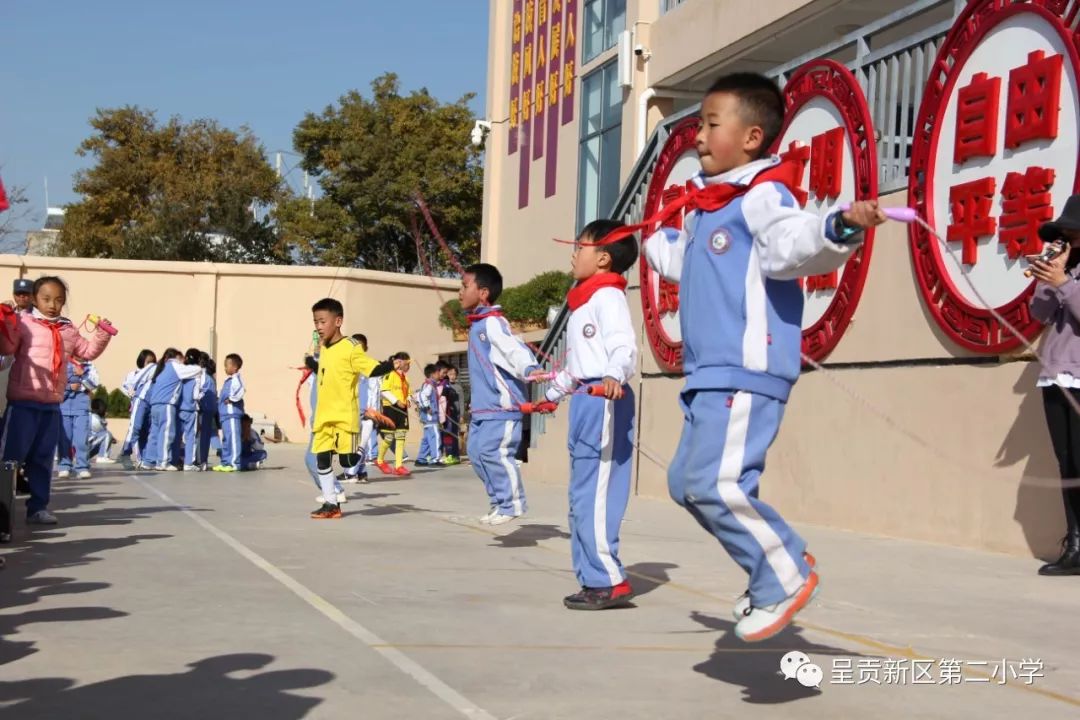 科技点亮人生体育伴我成长昆明呈贡新区第二小学2019年科技体育节