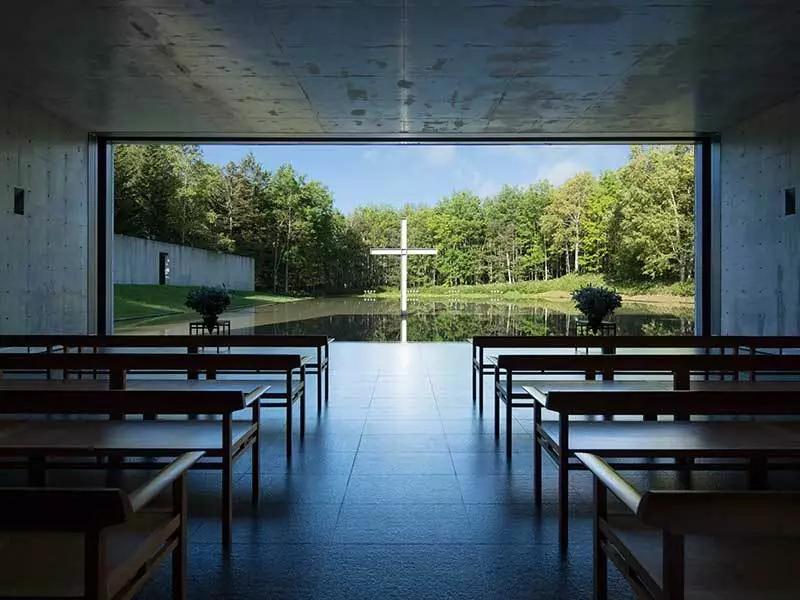 就是日本著名建筑师安藤忠雄设计的水之教堂