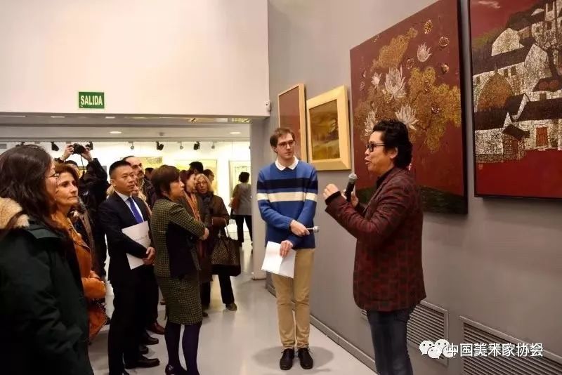 中国美协漆画艺委会秘书长汤志义先生介绍中国漆画艺术作品