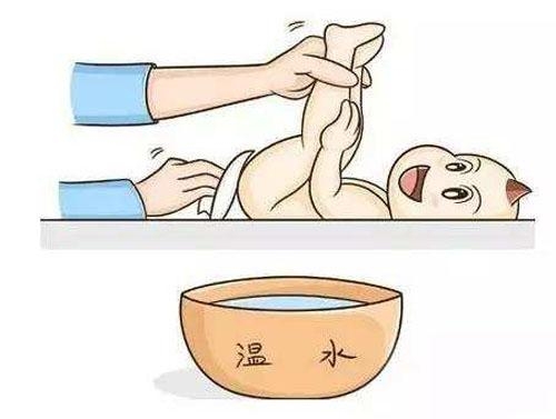 冬天给宝宝换尿布"三部曲",四大误区不要触碰,受罪的是宝宝