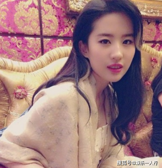 刘亦菲才是嫦娥最佳人选,当手捧玉兔,比小龙女仙