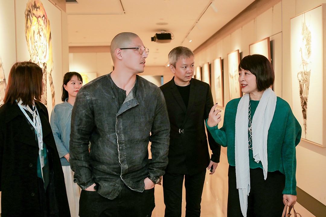 蒋友柏深圳首展正式开幕"野保大使"新身份参与藏家慈善晚宴
