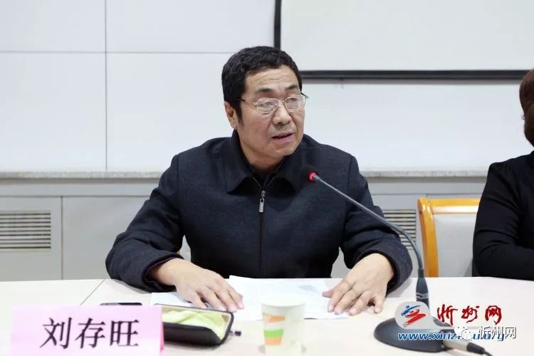 忻州市文联党组成员,副主席刘存旺主持结业仪式